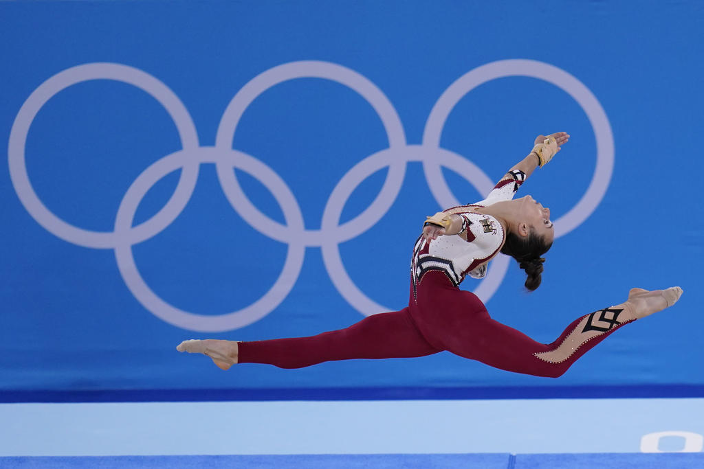 Las gimnastas de Alemania enviaron un mensaje en contra de los uniformes que creen que explotan su sexualidad al competir en Tokio con uno que les cubre las piernas hasta el tobillo. (AP)