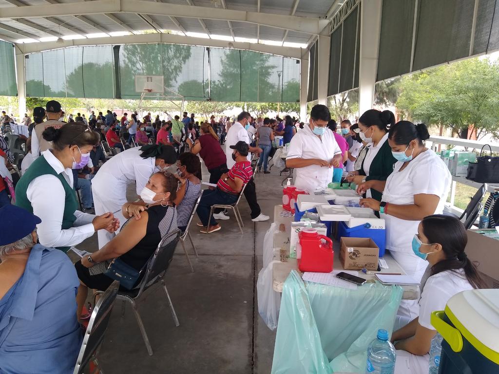 Todavía no hay fecha de vacunación contra COVID-19 para personas de 18 a 29 años de edad en Madero y San Pedro, manifestó la delegada regional de la Secretaría de Bienestar, Aida Mata Quiñones. (MARY VÁZQUEZ)