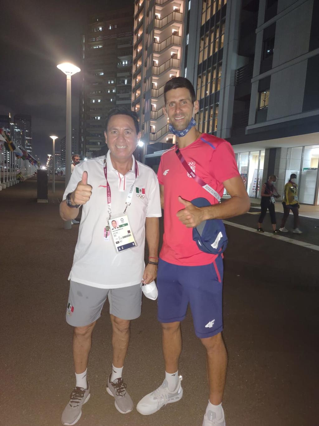 Directivo lagunero se topa con el serbio Novak Djokovic