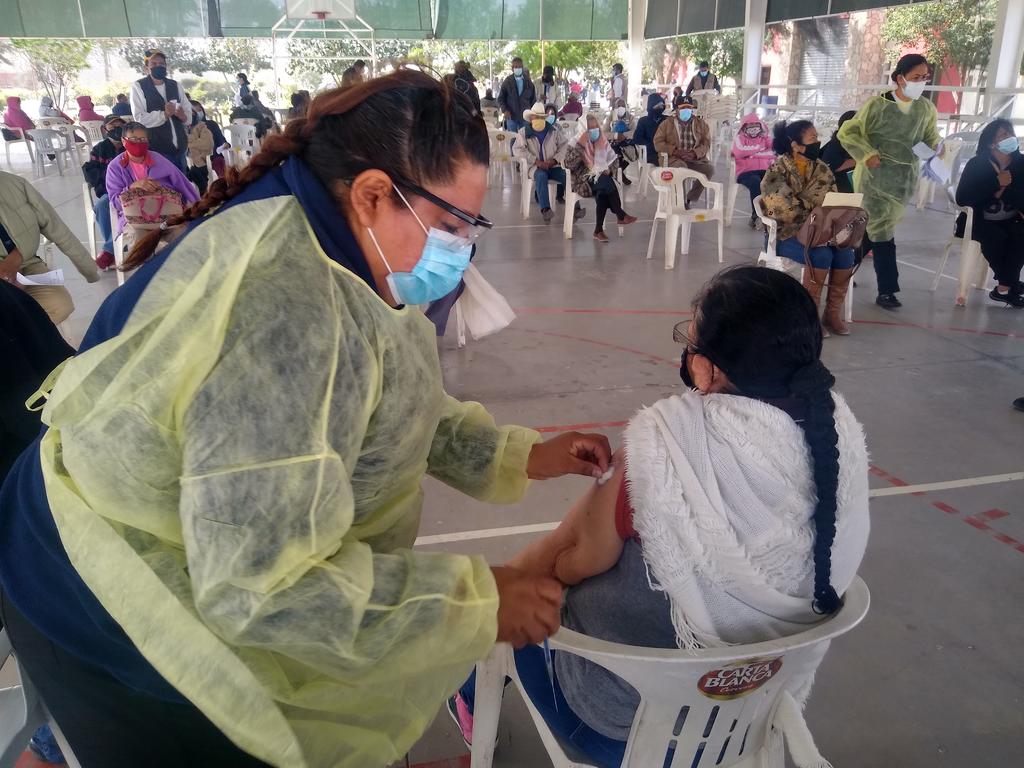 La delegada de la Secretaria del Bienestar, Aida Mata Quiñones, confirmó que este jueves inicia la campaña de vacunación contra COVID-19 para personas de 18 años en adelante el municipio de Francisco I. Madero. (ARCHIVO)
