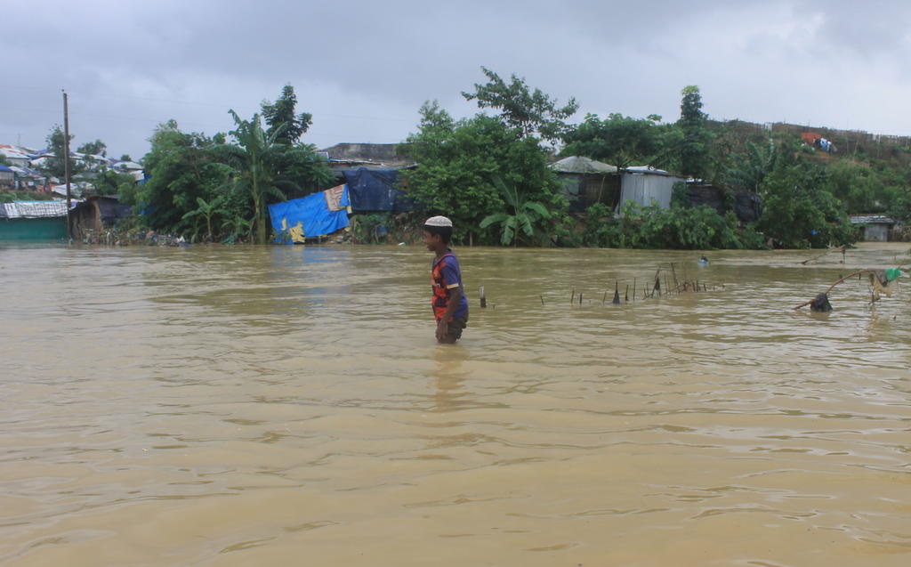 Las autoridades elevaron este miércoles a 14 los muertos en el sur de Bangladesh debido a las fuertes lluvias, que han afectado también a los campamentos de refugiados rohinyás dejando al menos 6 fallecidos y 5,000 desplazados. (ARCHIVO) 
