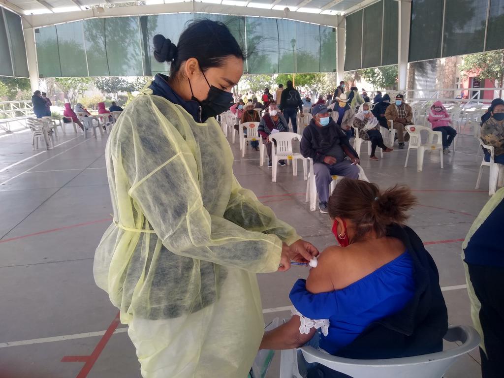 De último momento, se suspendió la campaña de vacunación masiva que estaría dirigida a jóvenes de 18 a 29 años de edad, pertenecientes a Francisco I. Madero, Coahuila, debido a la insuficiencia del biológico. (ARCHIVO)