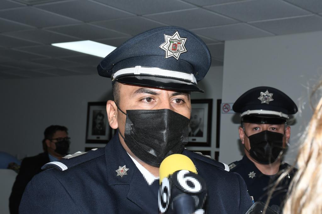 El director de la Policía de Torreón, Manuel José Pineda Rangel, afirmó hoy miércoles que durante los últimos meses de la presenta administración pondrán énfasis en las capacitaciones para contar con una corporación confiable y que pueda brindar la mayor “certeza” posible a la población. (FERNANDO COMPEÁN)