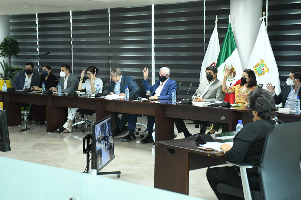 Sin mayor polémica fue como se desarrolló durante hoy miércoles la Sexagésima Segunda Sesión Ordinaria de Cabildo de Torreón, misma en la que no se impuso la mayoría opositora respecto a la aprobación de diversos dictámenes relacionados al tema financiero de la administración municipal. (FERNANDO COMPEÁN)