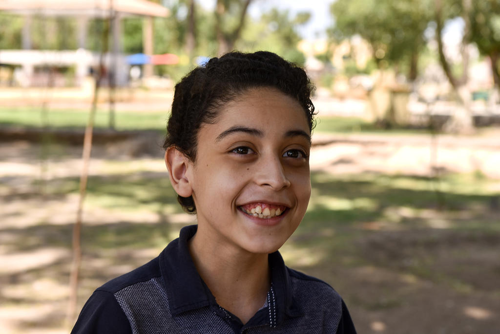 Toñito es un alumno brillante. Es originario de Torreón, tiene 12 años y recién egresó de la escuela primaria pública Juan Francisco Mancinas Casas en el turno matutino, con promedio de 10 de primero a sexto año. (ARCHIVO) 
