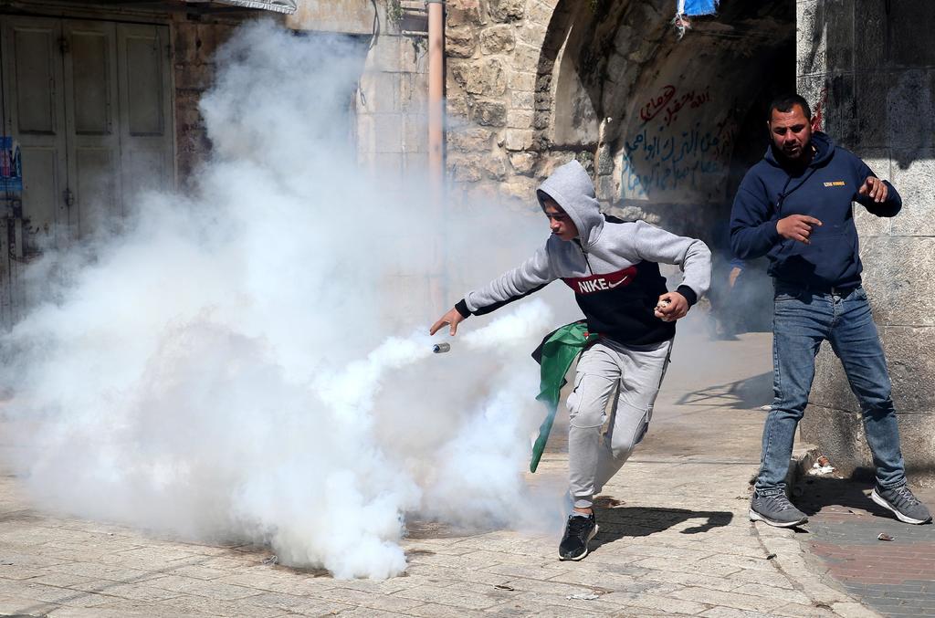Un palestino de 20 años murió hoy por disparos del Ejército israelí durante una protesta en Cisjordania ocupada, informó hoy el Ministerio de Sanidad palestino. (ARCHIVO) 