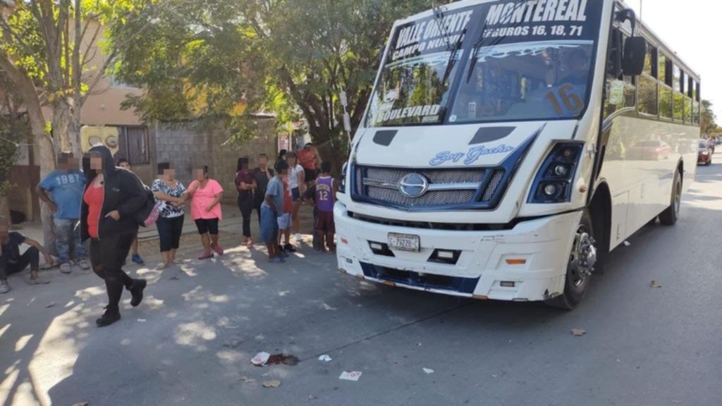 Una mujer de 75 años fue atropellada por un autobús de pasajeros la tarde del jueves en las inmediaciones de la colonia Monterreal, al sur-oriente de Torreón y por fortuna sobrevivió. (EL SIGLO DE TORREÓN)