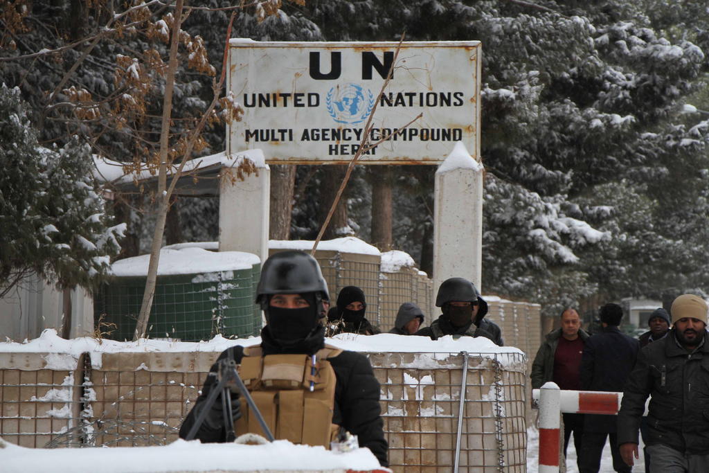 Al menos un guardia de seguridad de la ONU murió y otros agentes resultaron heridos durante un ataque a la oficina de la agencia en la provincia de Herat situada en el oeste de Afganistán, informó este viernes el propio organismo. (ARCHIVO) 
