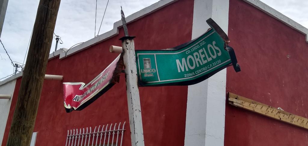 Una de las que parece un 'chicharrón', según los mismos vecinos de Lerdo, es justo la que se ubica en Madero y Morelos.
(EL SIGLO DE TORREÓN)