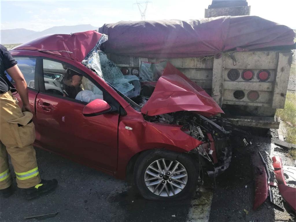 Como se informó en su momento, minutos después de las 17:00 horas del viernes se reportó al sistema 911, un accidente en el kilómetro 186+150 de la carretera Saltillo-Torreón.
(EL SIGLO DE TORREÓN)