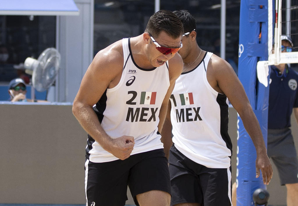 Un histórico triunfo lograron los mexicanos Josué Gaxiola y José Luis Rubio por 2-0 sobre los letones Martins Plavins y Edgars Tocs, para lograr avanzar a la siguiente ronda como uno de los mejores equipos que terminaron en tercer lugar del voleibol de playa de los Juegos Olímpicos Tokio 2020.
