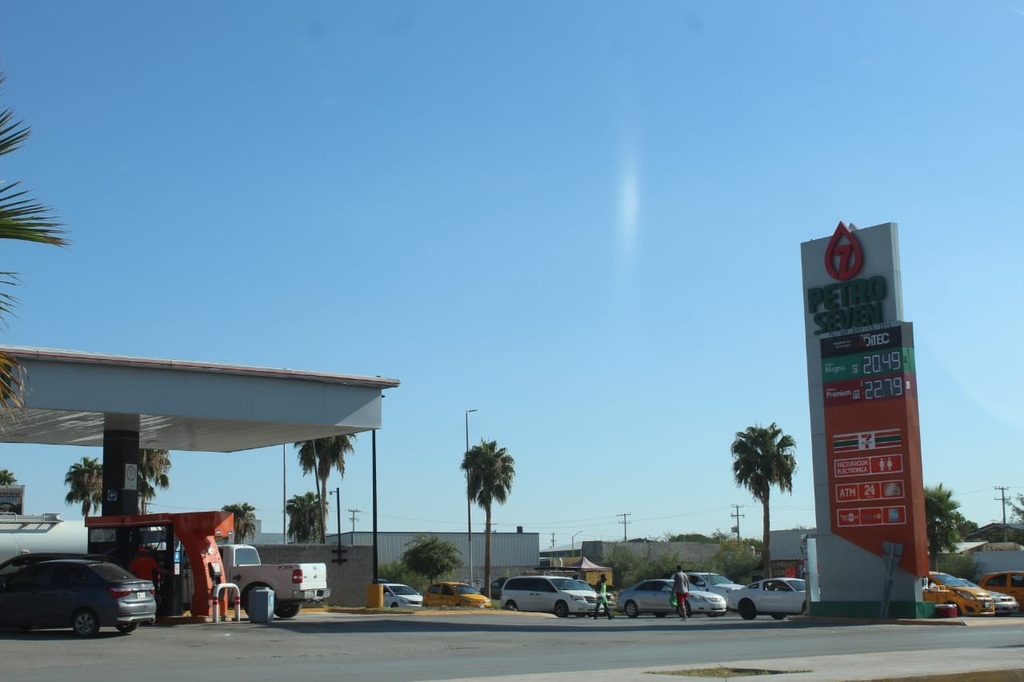 El asalto ocurrió en la estación de gasolina ubicada en la colonia Valle del Nazas de la ciudad de Torreón. (EL SIGLO DE TORREÓN)