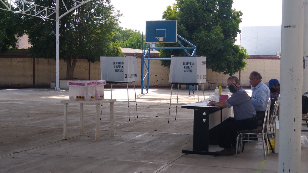 Poca afluencia se notó en las casillas instaladas para la Consulta Popular de ayer domingo 1 de agosto en el municipio de Lerdo. (DIANA GONZÁLEZ)