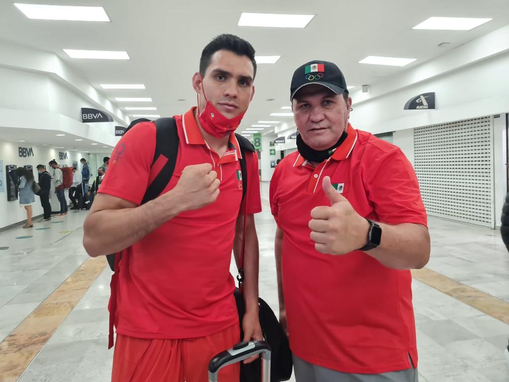 El boxeador chihuahuense Rogelio Romero, también regresó al país y señaló que está contento con el trabajo que realizó en los Juegos Olímpicos de Tokio, en donde perdió en los cuartos de final con el cubano Arlen López.