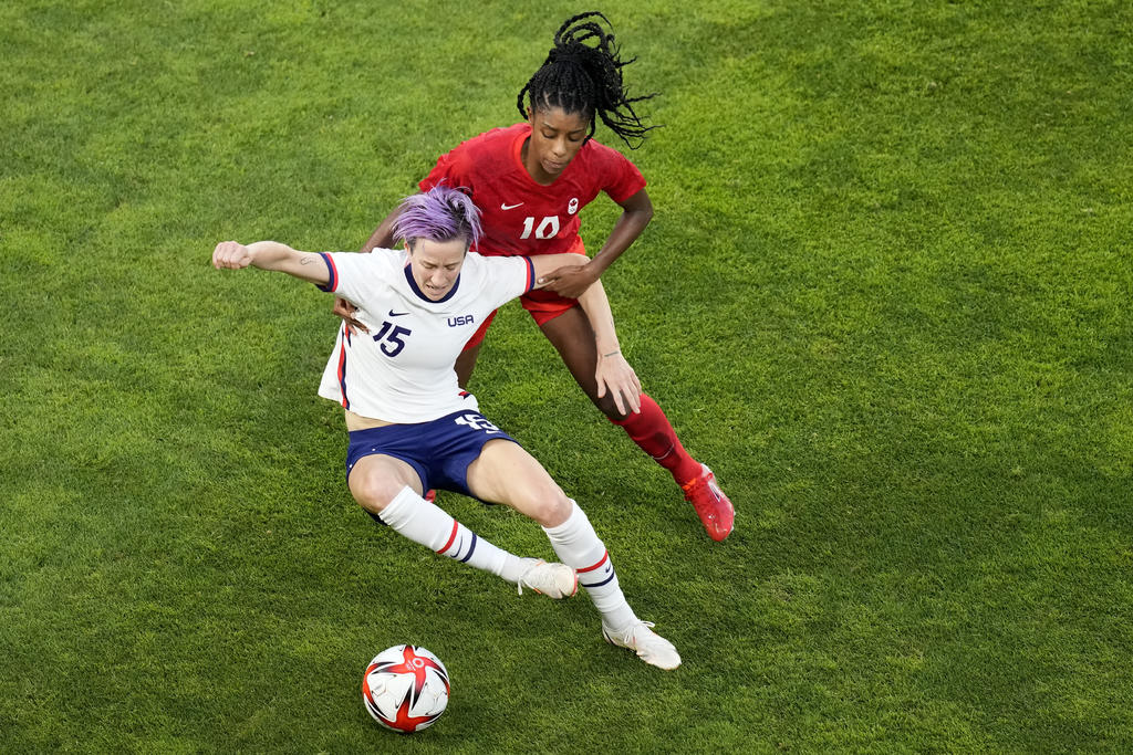 La selección de Canadá sorprendió a la de Estados Unidos (1-0) y se clasificó para la final del torneo de fútbol femenino de los Juegos Olímpicos de Tokio 2020. (AP)