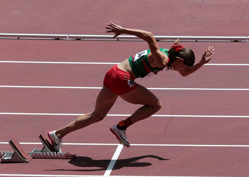 La corredora mexicana Paola Morán se clasificó en la semifinal de la prueba de 400 metros planos en Tokio 2020. (TWITTER)