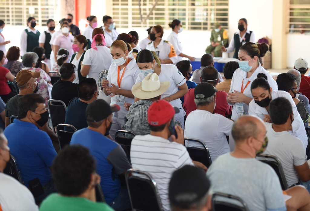 En próximos días serán anunciadas las fechas y sedes para continuar con la vacunación anti-COVID-19 en el municipio de Torreón. (ARCHIVO)