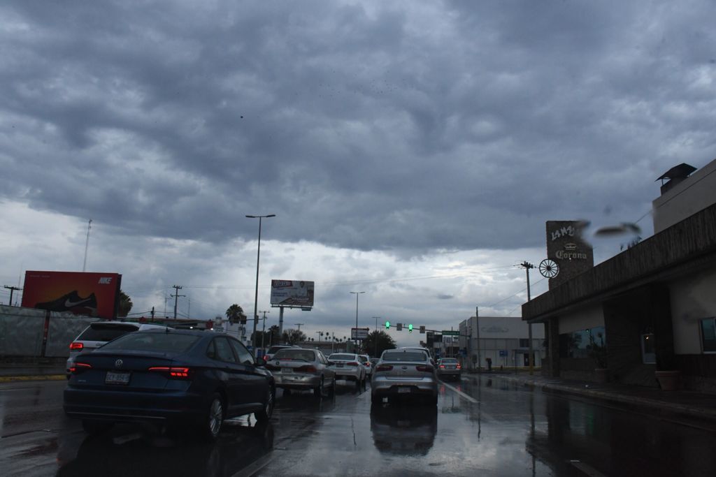 Ayer se presentaron lluvias en la Comarca Lagunera y se reportaron distintos encharcamientos e inundaciones. (FERNANDO COMPEÁN)