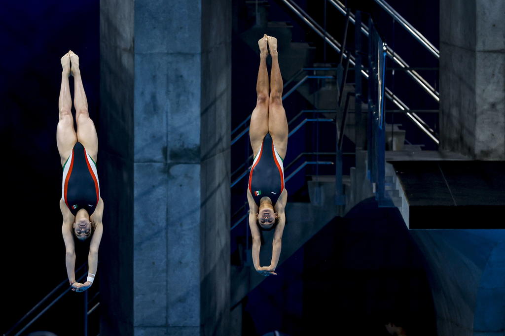 Las clavadistas mexicanas Gabriela Agúndez y Alejandra Orozco consiguieron su pase a la final individual de plataforma 10 metros en Tokio 2020. Con una destacada participación, Agúndez finalizó en el cuarto puesto con 337.30 unidades, lo que le valió para clasificar a la final, que se llevará a cabo este jueves, a las 01:00 horas (TCM). (EFE)