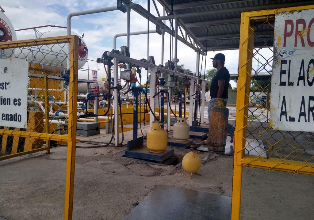 Ernesto Sánchez Flores, supervisor de “Gas Daniel Flores”, informó que hasta el momento no ha se ha determinado que en Coahuila se vayan a sumar a un paro nacional de gaseras, tras el ajuste de precios del producto. (EL SIGLO DE TORREÓN)