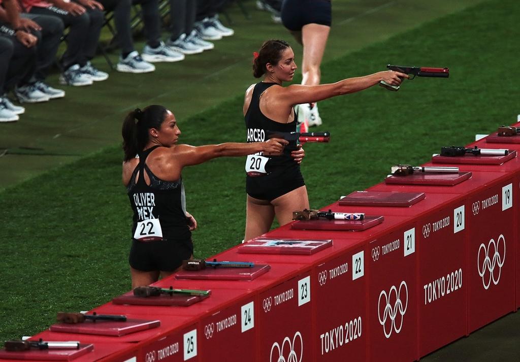 Las pentatletas mexicanas Mayan Oliver y Mariana Arceo se quedaron lejos de las medallas en el pentatlón moderno de los Juegos Olímpicos Tokio 2020 al ubicarse en los sitios 15 y 16, respectivamente. (ESPECIAL)

