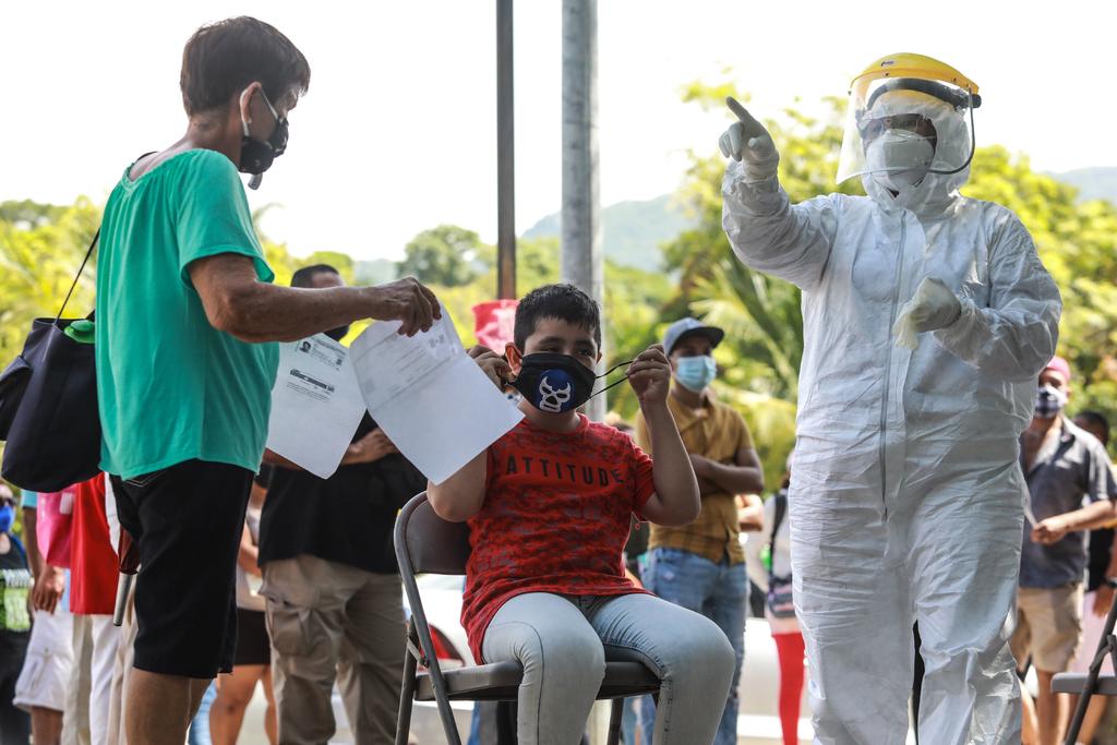 A lo largo de la pandemia, 76 mil 813 personas en Coahuila han dado positivo a COVID 19, y ante el miedo de haber convivido con una persona contagiada el número de pruebas es superior. De acuerdo a información oficial se han aplicado medio millón de pruebas. (ARCHIVO)