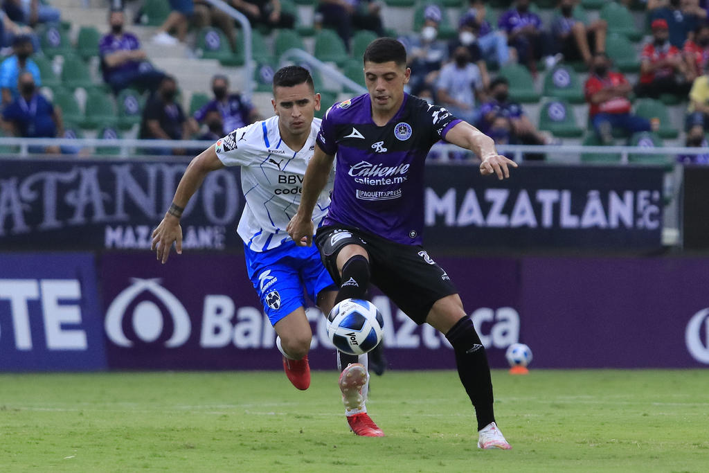 Este viernes, en la transmisión de TV Azteca del partido entre Mazatlán vs Rayados de Monterrey, un aficionado aprovechó la interacción en redes sociales para alburear al comentarista Francisco González. (JAM MEDIA)