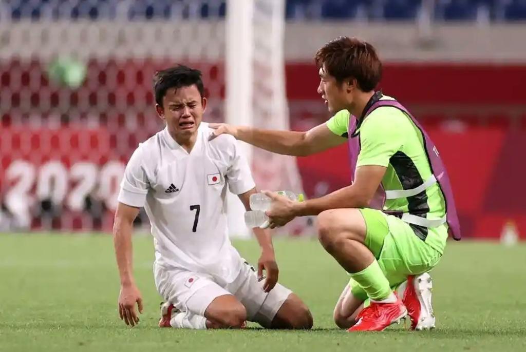El japonés Kubo, no pudo contener las lágrimas y rompió en llanto tras la derrota del equipo japonés contra México (CAPTURA) 