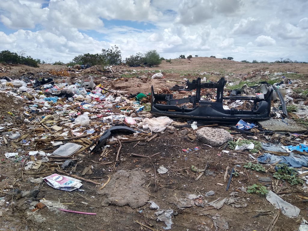 Habitantes de la colonia Zacatillo, en Matamoros, afirman que no cuentan con el servicio de recolección de basura. (EL SIGLO DE TORREÓN / MARY VÁZQUEZ)

