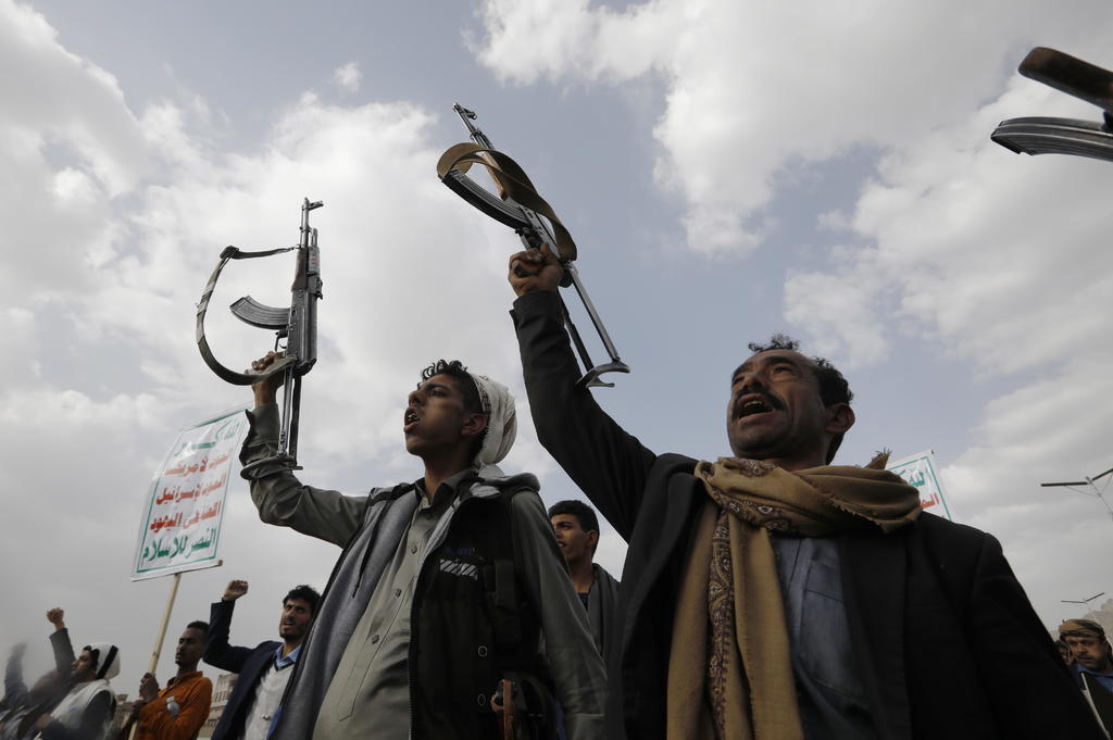El portavoz de los rebeldes hutíes, Mohamed Abdelsalam, dijo hoy que la designación el viernes del nuevo enviado de la ONU para el Yemen, el sueco Hans Grundberg, es 'en vano' sin un acuerdo para parar las hostilidades y levantar el bloqueo impuesto contra el país árabe, en guerra desde 2014. (EFE) 