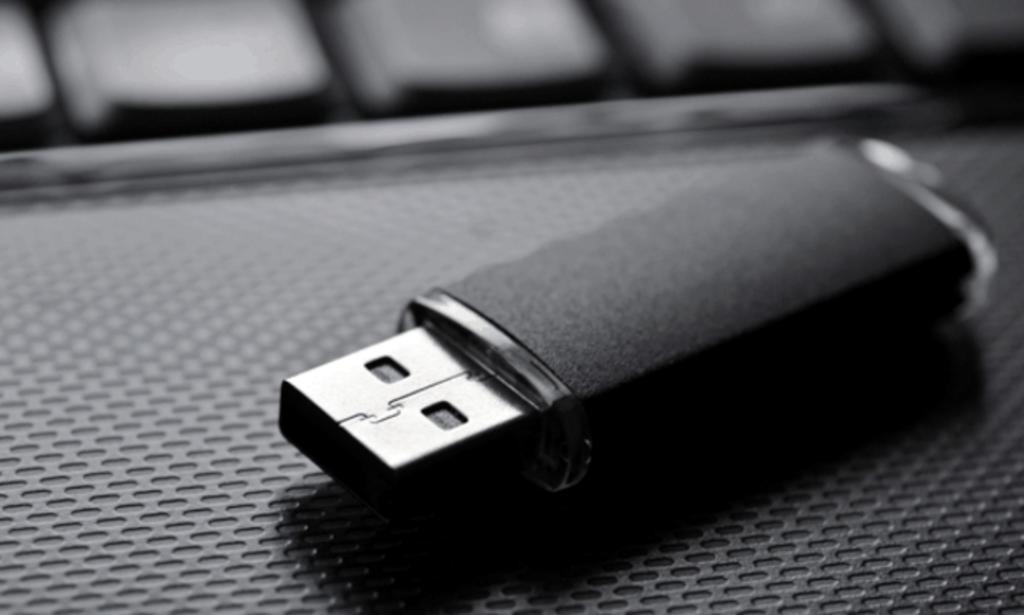 Si encuentras una USB y quieres averiguar su contenido, cuidado, podría ser | El Siglo de Torreón