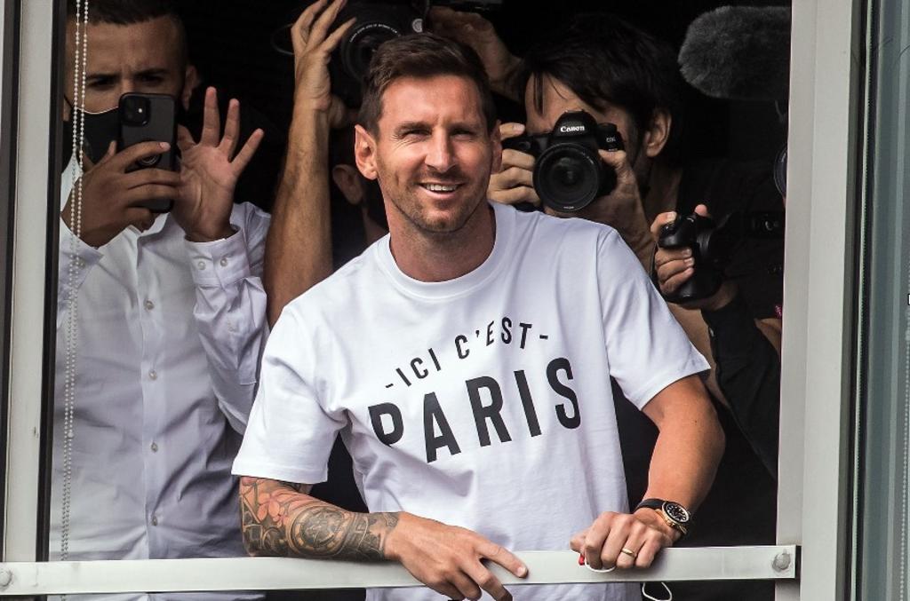 El fichaje de Lionel Messi por el PSG ha sido una locura la mañana de este martes en todas las plataformas digitales por la histórica salida del astro argentino del Barcelona tras 21 años de trayectoria.