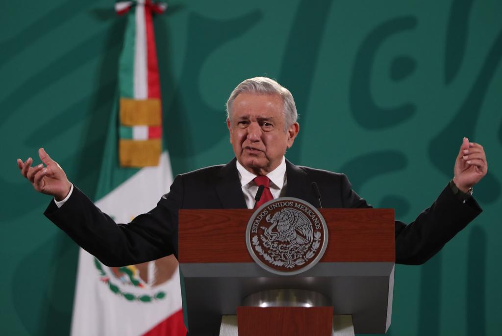 En su conferencia mañanera de este martes en Palacio Nacional, López Obrador señaló que esta reforma se debe impulsar desde dentro del Poder Judicial y confió en que el Consejo de la Judicatura Federal (CJF) 'despierte' y tenga un papel más activo en la vigilancia de la conducta de jueces, magistrados y ministros.
(EFE)