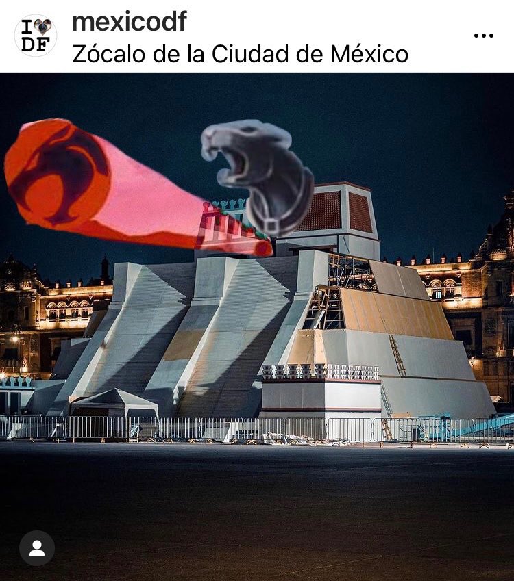 Maqueta de El Huey Teocalli desata memes del Cubil Felino en el Zócalo Capitalino