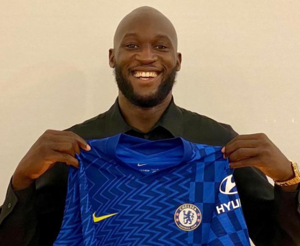 El Chelsea anunció este jueves el fichaje por cinco temporadas del delantero belga Romelu Lukaku, que deja el Inter de Milán para regresar a Stamford Bridge, donde ya jugó entre 2011 y 2014. (ARCHIVO) 
