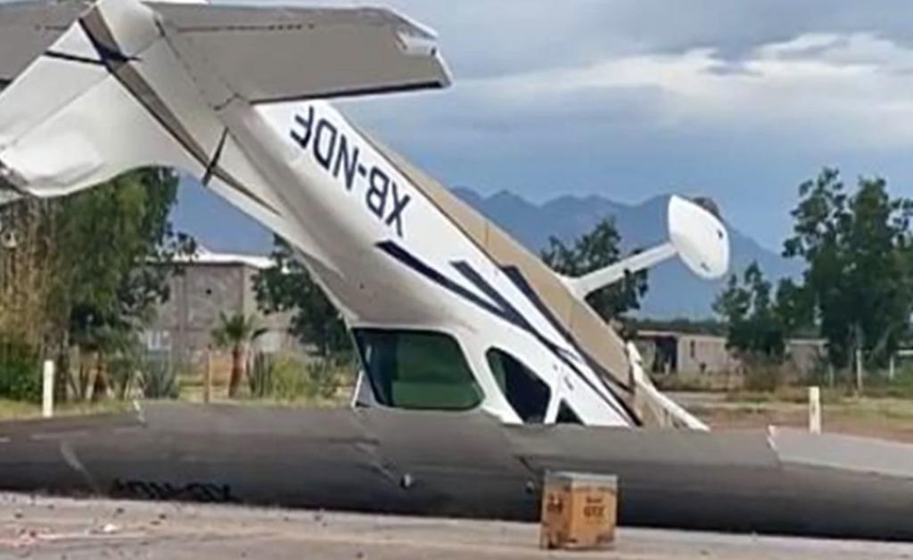 El accidente ocurrió en el área conocida como escuela de aviación, en la carretera que conduce de Aldama a Ojinaga, justo cuando el piloto intentó despegar la avioneta con matrícula XB-NDF desde una pista de terracería.
(ESPECIAL)