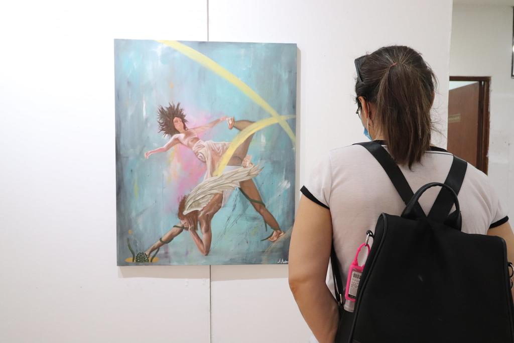 La joven artista Andrea Anderson inauguró este jueves su exposición La esencia del sentir, en la galería del Departamento de Difusión Cultural de la Coordinación Torreón de la Universidad Autónoma de Coahuila (UAdeC). (SAÚL RODRÍGUEZ)