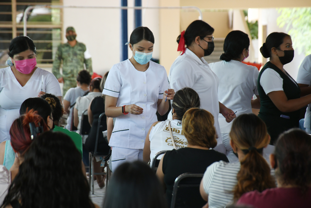 El sector de la población de 30 a 39 años de edad ha atendido de forma positiva la jornada de vacunación anti-COVID en Torreón. (FERNANDO COMPEÁN)
