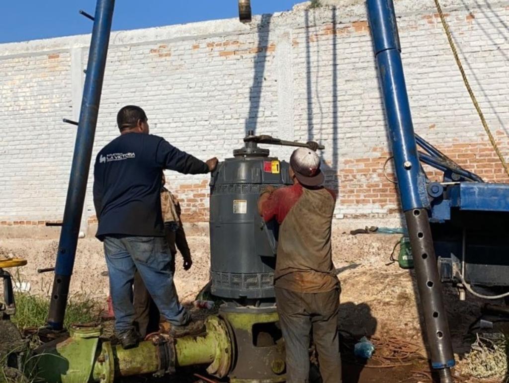 Simas Torreón informó que fue hasta este viernes que la bomba de extracción de agua potable número 8, ubicada en la colonia Las Luisas, quedó reparada por completo y lista para brindar el servicio regular de agua a la población de diversas colonias de la zona Sur. (ROBERTO ITURRIAGA)