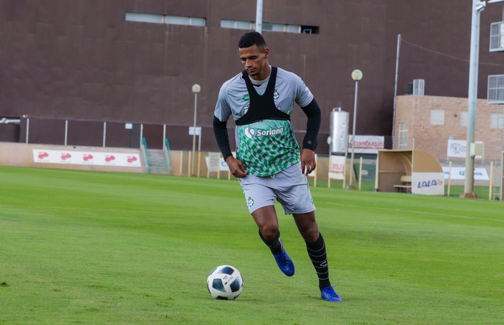 El europeo Alessio Da Cruz ya se prepara con los Guerreros, aunque podrá sacar a relucir sus habilidades hasta dentro de una semana cuando el Santos se mida con el León (CLUB SANTOS) 