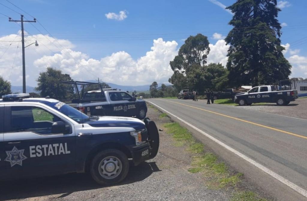 El saldo del ataque de ayer viernes a policías estatales y municipales en Epitacio Huerta, Michoacán, fue de dos muertos, un lesionado y cinco detenidos.