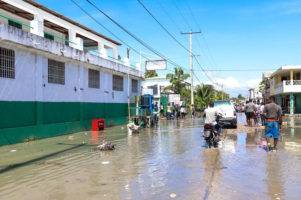 Al menos 227 personas murieron a causa del terremoto de magnitud 7.2 que afectó este sábado Haití, de acuerdo con un nuevo balance de Protección Civil, que da cuenta de 'cientos de heridos y desaparecidos'.