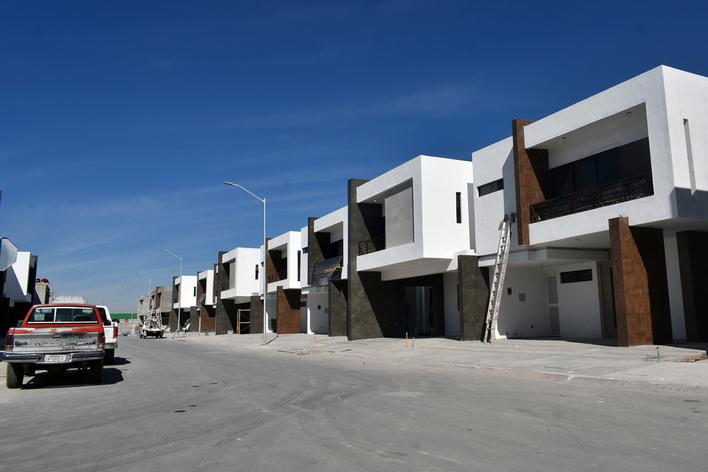 El sector inmobiliario está prácticamente detenido, ya que las personas optan por esperar o prefieren adquirir en otros lugares. (EL SIGLO DE TORREÓN) 