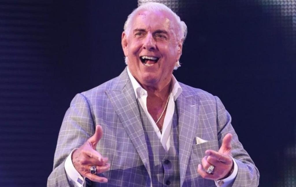 Los asistentes a la gran fiesta de la Triple A, vibraron al ver entrar a 'Nature Boy' al ring (ESPECIAL) 