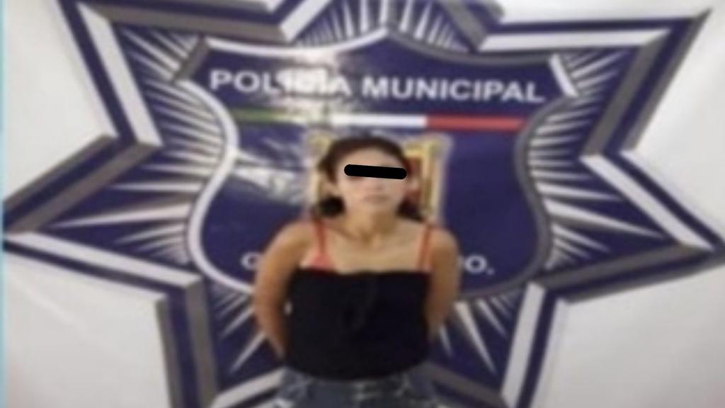 Agentes de la Dirección de Seguridad y Protección Ciudadana de Gómez Palacio, realizaron la detención de una mujer probable responsable del delito de daños a propiedad privada. (ARCHIVO) 
