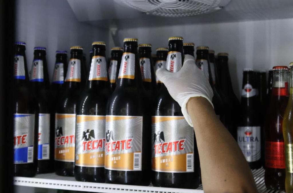 El representante de la Unión de Cantinas y Expendedores de Cerveza, Filiberto Botello, dijo que para evitar que otra vez se les restrinjan la apertura en bares, cantinas o expendios, por un repunte de contagios de COVID-19, elevan las medidas sanitarias.
