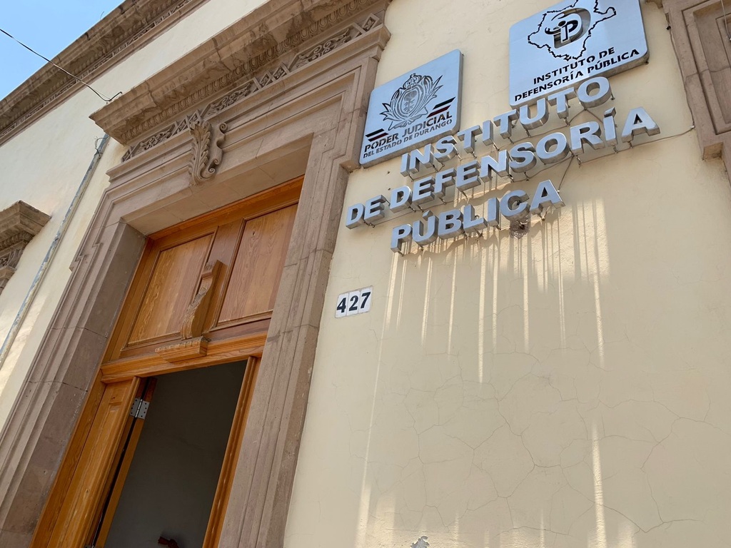 Los defensores públicos acompañan al imputado incluso desde de su detención o comparecencia ante la policía, el MP o la autoridad judicial y hasta el fin de la ejecución de la sentencia. (EL SIGLO DE TORREÓN) 