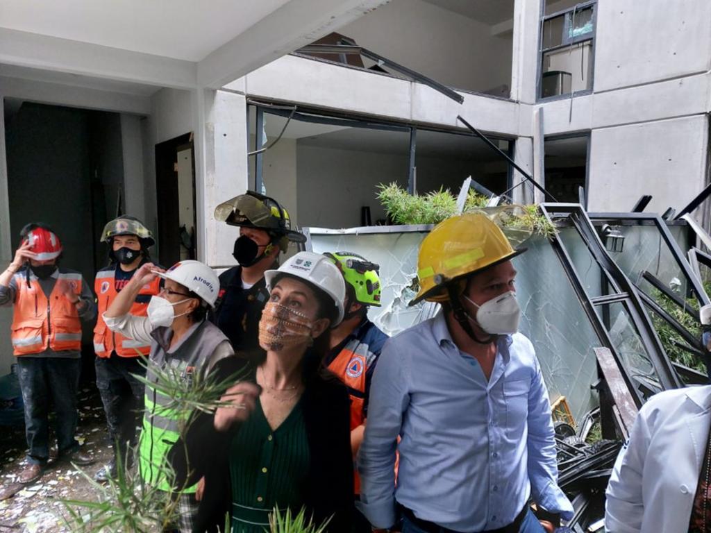 Alrededor de las 2:30 de este lunes, la jefa de Gobierno, Claudia Sheinbaum, informó que una de las personas lesionadas por la explosión perdió la vida.
(TWITTER)