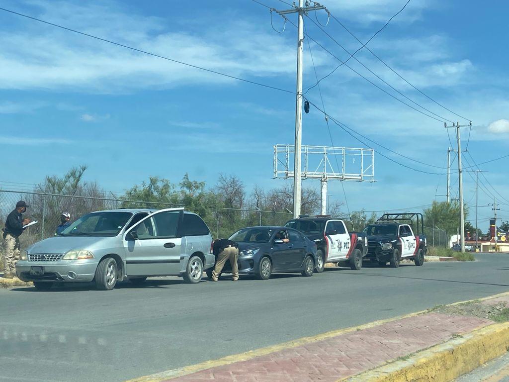 Los elementos de la corporación policiaca marcaron el alto a varios automovilistas y les retiraron su laminado vencido en la carretera 30 en el municipio de Frontera.

