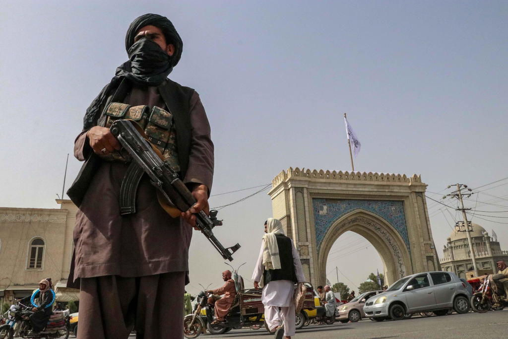 Los vuelos de evacuación desde el aeropuerto de Kabul bajo control militar estadounidense continuarán hasta el próximo 31 de agosto, según informó este martes el portavoz del Pentágono, John Kirby, que aseguró que se harán 'de manera segura y ordenada'. (EFE) 
